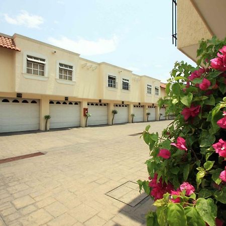 Motel Mirage Γκουανταλαχάρα Εξωτερικό φωτογραφία