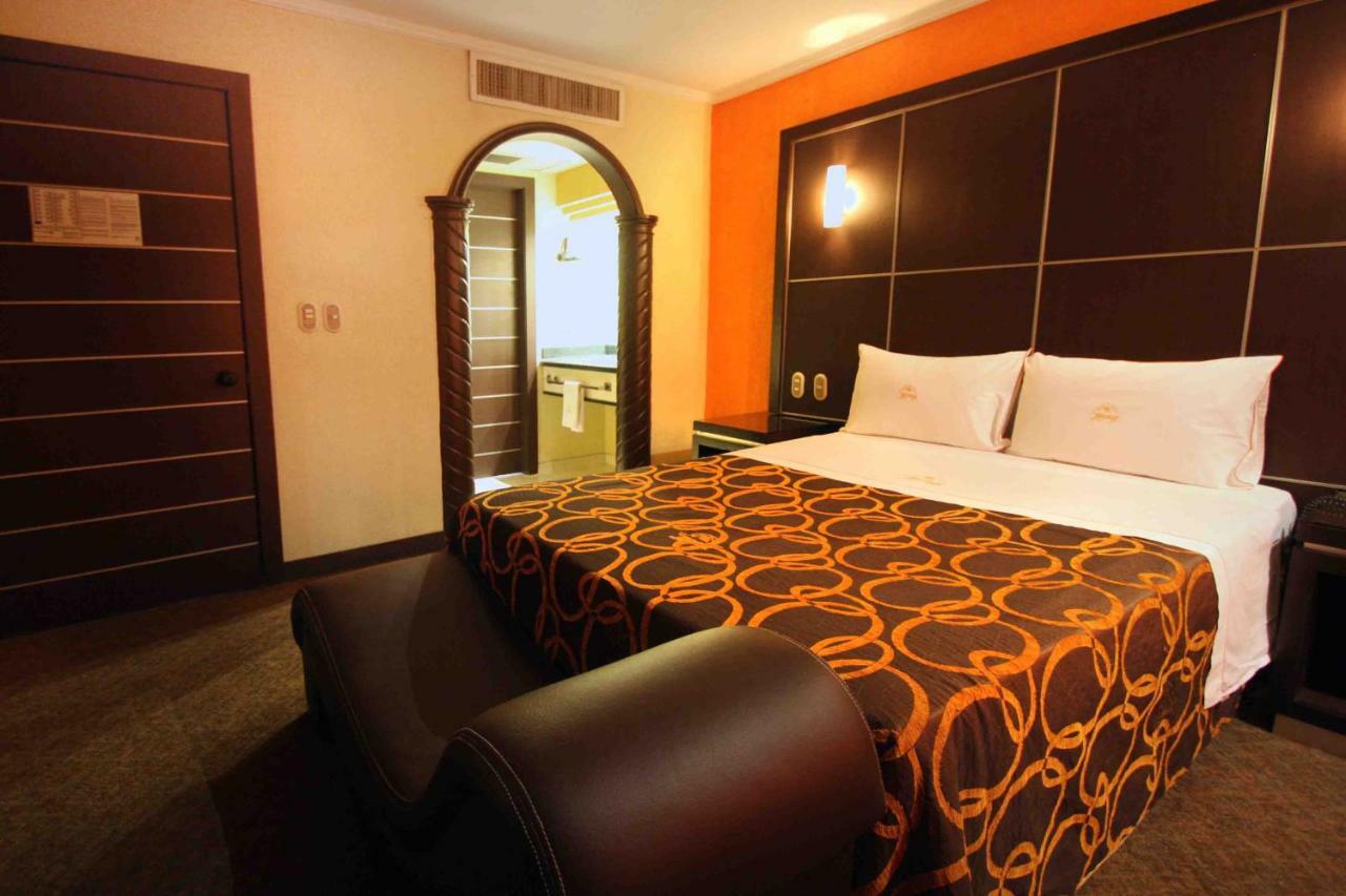 Motel Mirage Γκουανταλαχάρα Εξωτερικό φωτογραφία