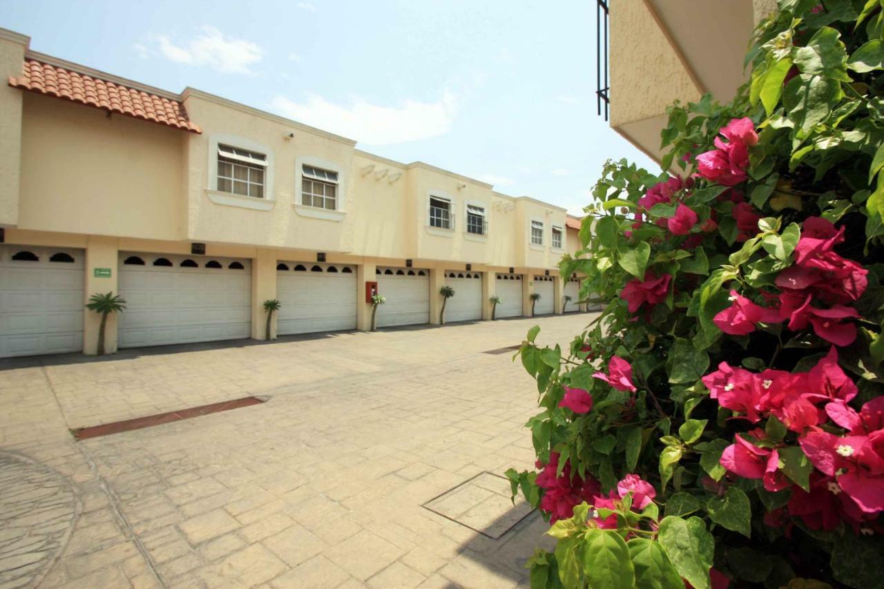 Motel Mirage Γκουανταλαχάρα Εξωτερικό φωτογραφία